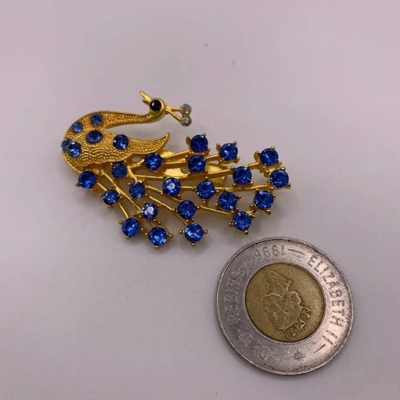 🖤 Gold tone blue rhinestone peacock brooch - Picture 3 of 4